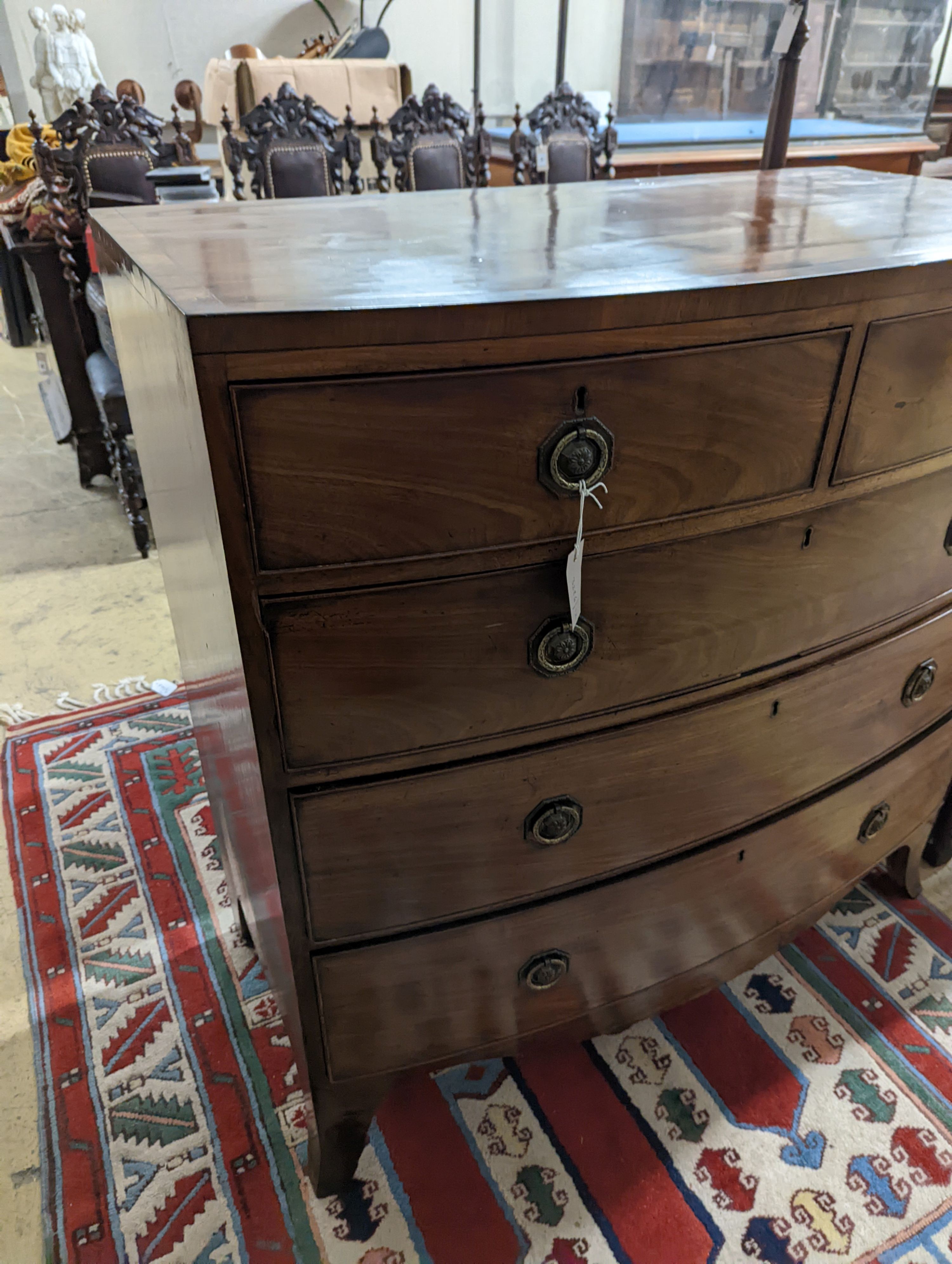 A Regency mahogany bowfront chest. W-105cm, D-54cm, H-106cm.